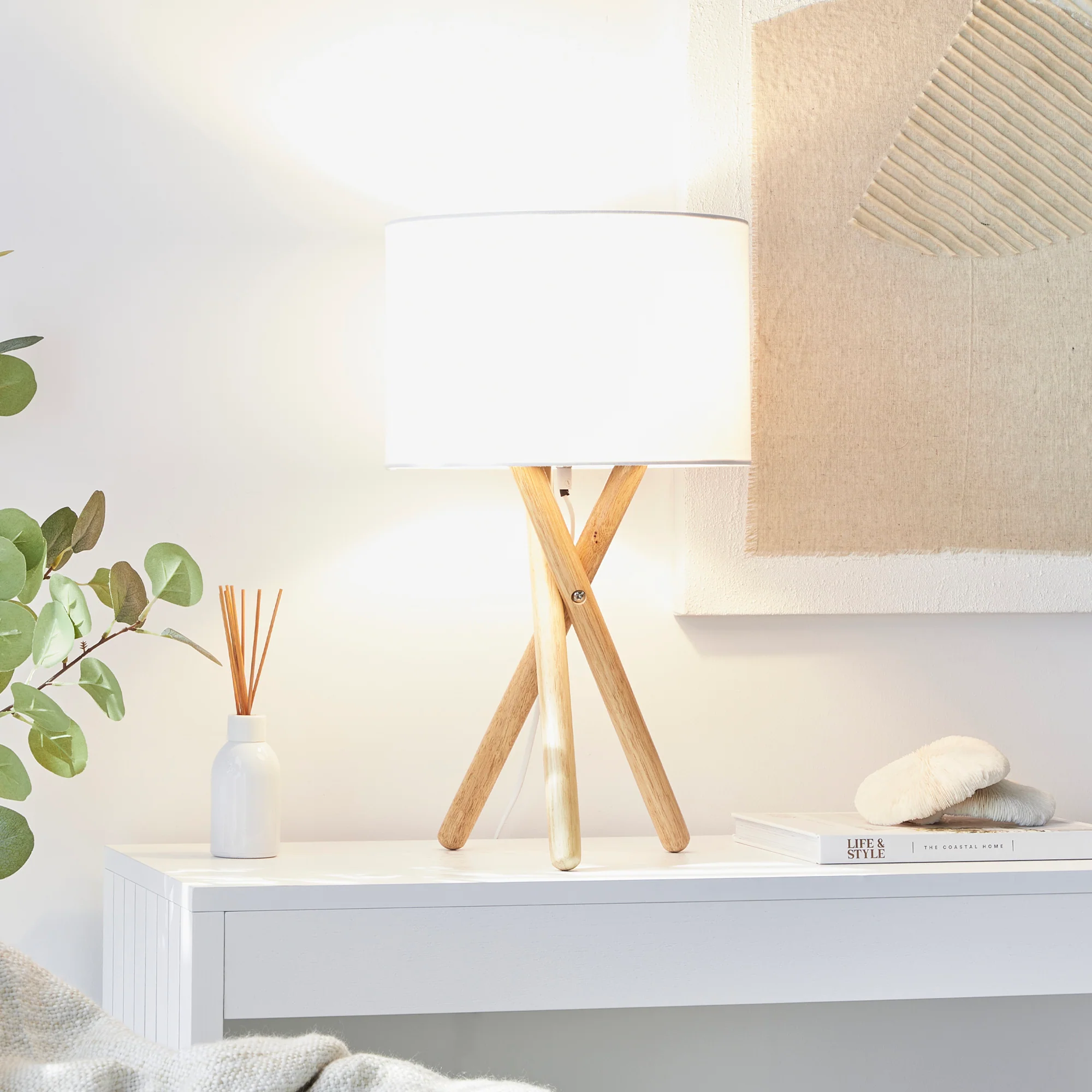 Byron Tripod Table Lamp Natural - Image 7